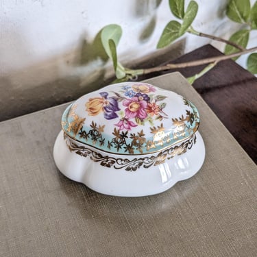 Beautiful Small Vintage Porcelain Jewelry Trinket Lidded Box 