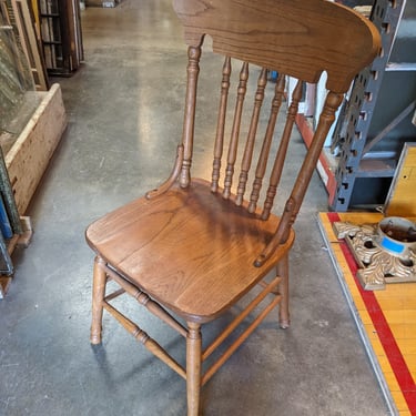 Nice Maple Chair 20.5 x 38 x 16.5