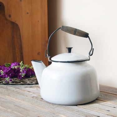 Vintage white enamelware tea pot / vintage enamel kettle / vintage tea pot / cottage decor / farmhouse kitchenware / camping kettle 