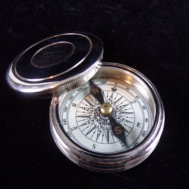 ws/Silver Toned Pocket Compass, Robert Frost &quot;The Road Not Taken&quot;