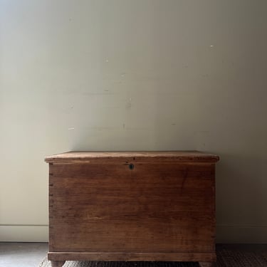 Light pine ball foot chest