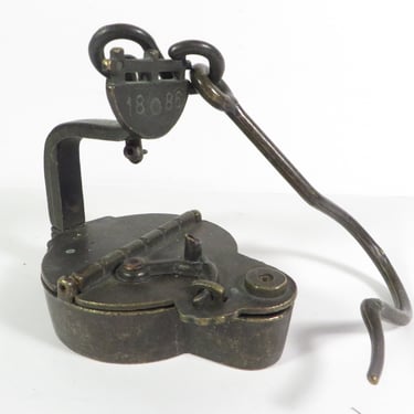Vintage Cast Iron Small Hanging Oil Lamp Lantern 