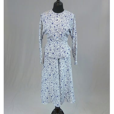 80s Blouse or Jacket and Skirt Set - Cool Peplum Detail - White w/ Navy Blue Brushstrokes - Full Skirt - Vintage 1980s - XS S 