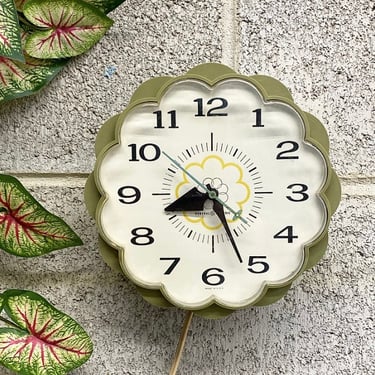 Vintage Wall Clock Retro 1970s Mid Century Modern + General Electric + Flower Shaped + Light Green + Plastic + 7 Inch + Time + Wall Decor 