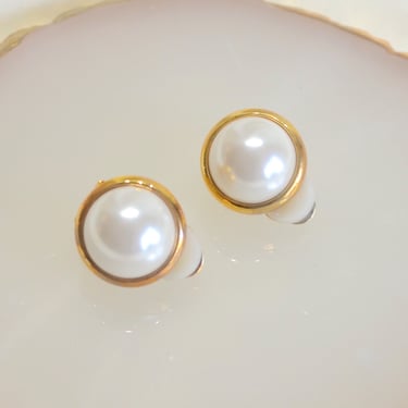 pearl clip on earrings, gold clip on earrings, pearl earrings, no piercing earrings, gold earrings, round earrings, dome earrings, gift for 