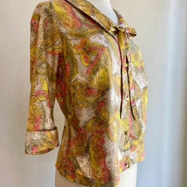 Vintage 50s Blouse / Novelty BUTTERFLY + FLORAL Line Art / Peach + Yellow Watercolor Wash  / Pilgrim Collar + Bow / GRAFF Californiawear 