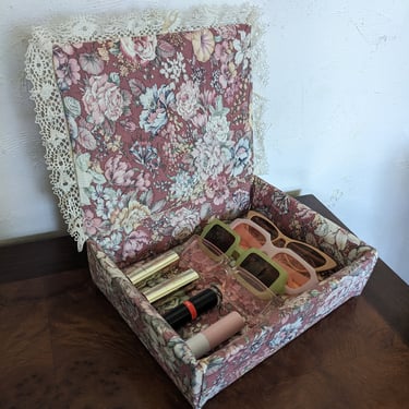 Vintage Pink Muted Floral Fabric and Lace Box in perfect condition 