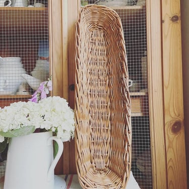 Beautiful vintage French baguette basket 