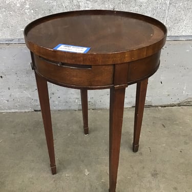 Adorable Vintage Side Table (Seattle)