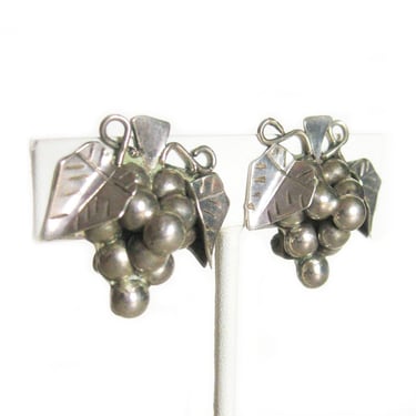 Sterling Silver Grape Earrings Vintage Clip on Earrings, Rockabilly Style, Old California Vineyard Theme, Taxco, 925 Silver Mexico 