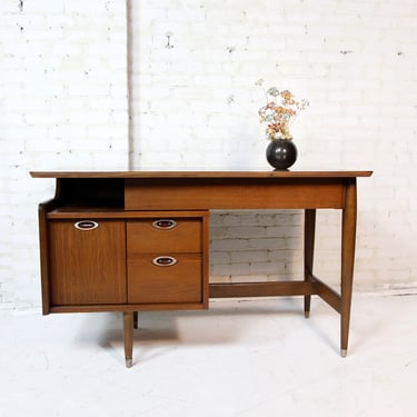 Vintage MCM floating walnut Mainline desk by Hooker with formica top 01 | Free delivery in NYC and Hudson Valley areas 