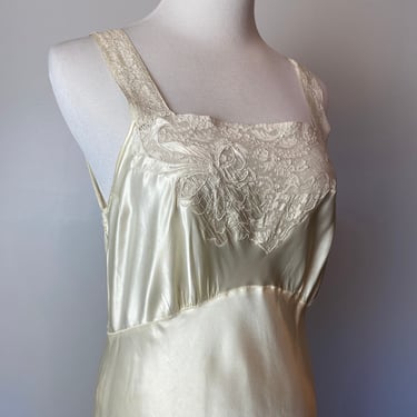 1940’s long pretty slip dress/ bias cut pinup style wedding bridal size smallish 