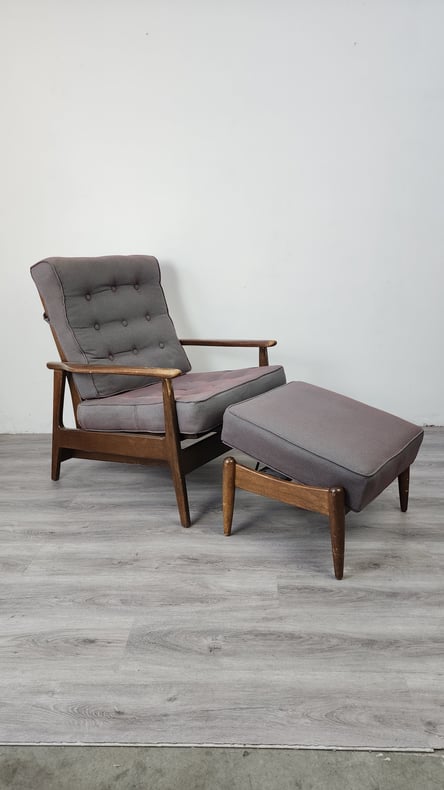 Baumritter Lounge Chair and Ottoman