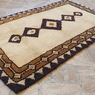 Vintage handwoven berber accent Moroccan runner rug, 3'0'' X 4'6'' hallway rug - shipping included! 