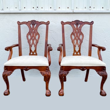 Set of 2 Chippendale Arm Chairs with Carved Clawfoot by Stanley - Vintage Dining Armchair with Elegant Wood Carvings 