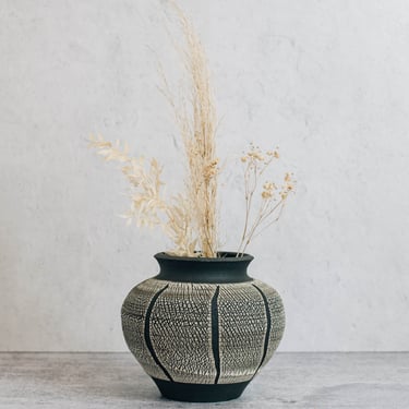 Black Crackly Ceramic Vase | Modern Ceramic Vase | Handmade Pottery | Unique Art Object | Minimalist Decor | Gift for him | Textured Vase 