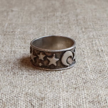 R026 silver moon and stars ring size 8.5