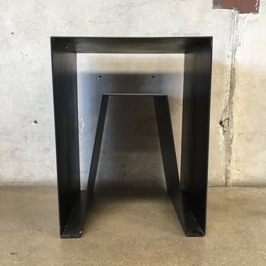 Black Quintin Side Table