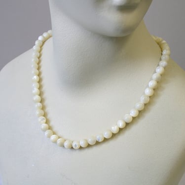 1960s White Swirled Bead Necklace 