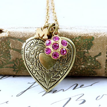 Personalized Heart Locket, Flower Girl Necklace, Initial Necklace, Flower Necklace, Gift for Mom, Graduation Gift, Teen Gift, Flower Locket 