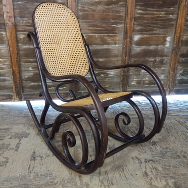 Vintage Thonet style Bentwood Rocking Chair 20 x 40 x 41.5