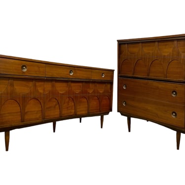 Free Shipping Within Continental US - Vintage MCM 4-Drawer and 9-Drawer Dresser Set Dovetailed Drawers in Style of Broyhill Brasília 