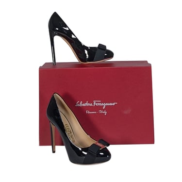 Ferragamo - Black Patent Leather Bow Front Pumps Sz 5