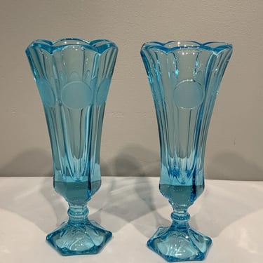 Pair of elegant sky blue Fostoria coin bud vases USA, blue window vases, MCM small flower vase, MCM dinning room decor, Grandmillennial 