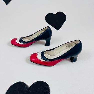 1960’s mod scalloped pumps 60’s red white blue leather striped wing tip kitten high heels square toe eyelet vintage Naturalizer shoes size 6 