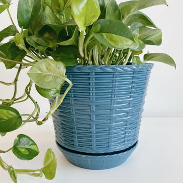 Blue Plastic Lawnware Planter with Saucer