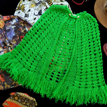 Cozy Vintage 60s 70s Apple Green Crochet Poncho 