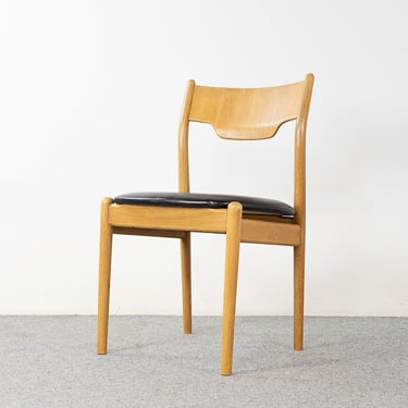 1 Oak & Leather Danish Dining Chair - (320-122.2) 