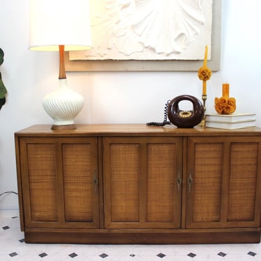 Mid Century Modern credenza by American of Martinsville | 