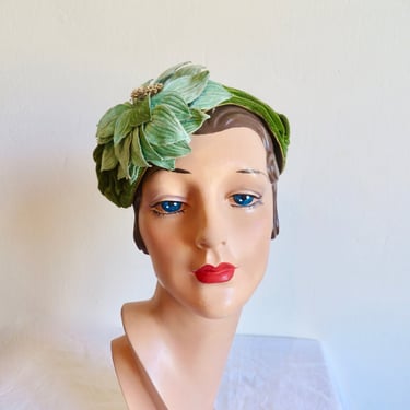 1950's Green Velvet Ruched Crescent Fascinator Hat with Large Green Flower Trim 50's Formal Party Millinery Rockabilly Spring Summer 