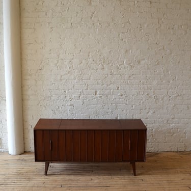 Mid Century Modern Zenith Z931 Stereo Cabinet Console
