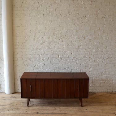 Mid Century Modern Zenith Z931 Stereo Cabinet Console | Reclaimed