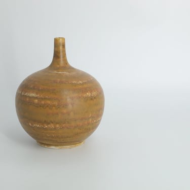 Mid-Century Scandinavian Modern Collectible Small Spherical Brown Stoneware Vase No. 19 7/11 75 by Gunnar Borg for Höganäs Keramik, 1960s 