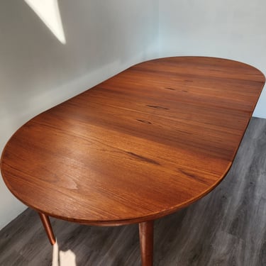 0723004 Danish Round Table with 2 Leaves