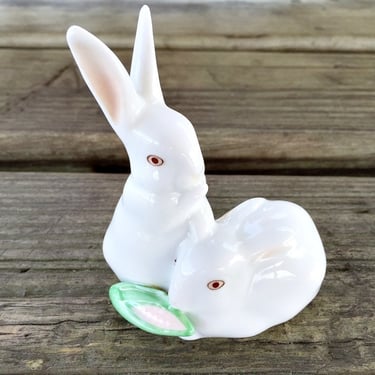 Herend rabbit figurine.  Porcelain bunnies with corn, Red eyed bunny rabbits made in Hungary. Cute cottagecore shelf decor 