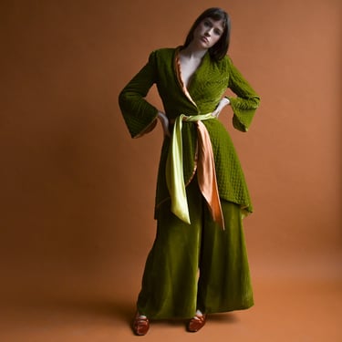 7087o / 1960s quilted green velvet pant suit 