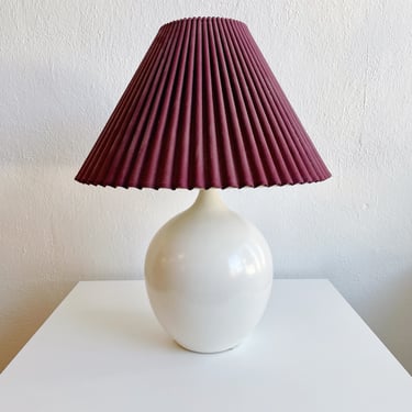 White table lamp with mauve pleated shade