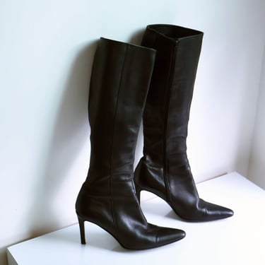 Vintage COACH Black Fitted Leather Knee High Boots with COACH monogram Sole sz 8.5 Logo Cowboy Pointy Toe 