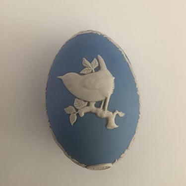 Wedgwood White on Blue Jasperware Wren Bird Egg Box- Dated 1981- Rare Find  Easter Gift 