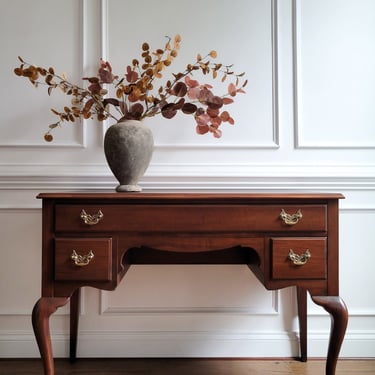 Vanity. Vintage Desk. Ladies Writing Desk. Vintage Furniture. Ball and Claw Legs. Traditional Furniture. Work from Home Desk. 