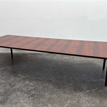 DINING TABLE 923