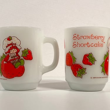 Pair of Anchor Hocking Strawberry Shortcake Mugs 