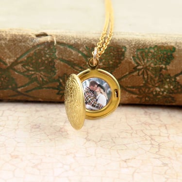 Tiny Locket Necklace, 14k Gold Chain, Locket with Photos, Photo Locket, Personalized Photo Gift, Birthday Gift for Teen, Small Locket 