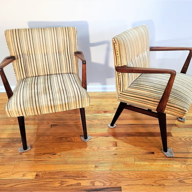 Mid Century Pair of C108 Jens Risom Sculptural Lounge Chairs 