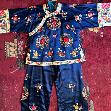 Gorgeous Silk Antique Chinese Hand Embroidered Pajama Loungewear Set 