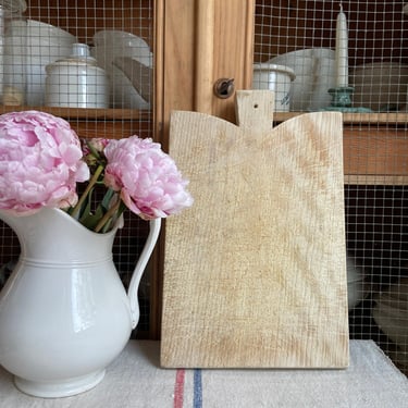 Beautiful vintage French farmhouse bread board, chopping board 